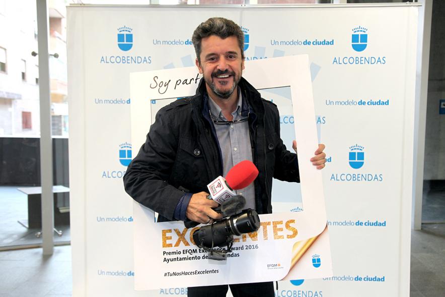 Jornada en torno a la Excelencia en la Gestión en Alcobendas (Photocall) -  Posado del periodista.