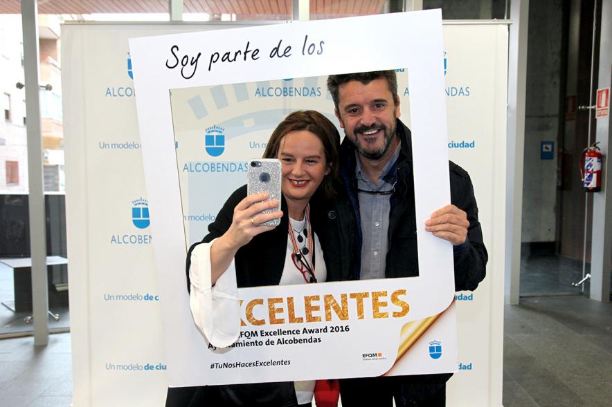 Jornada en torno a la Excelencia en la Gestión en Alcobendas (Photocall) -  Posado compartido.