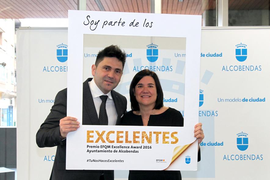 Jornada en torno a la Excelencia en la Gestión en Alcobendas (Photocall) -  Posado compartido. 