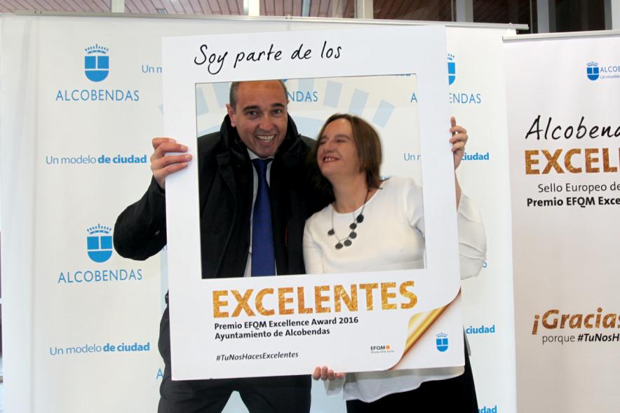 Jornada en torno a la Excelencia en la Gestión en Alcobendas (Photocall) -  Posado compartido.