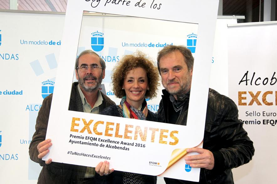 Jornada en torno a la Excelencia en la Gestión en Alcobendas (Photocall) -  Grupo posando.