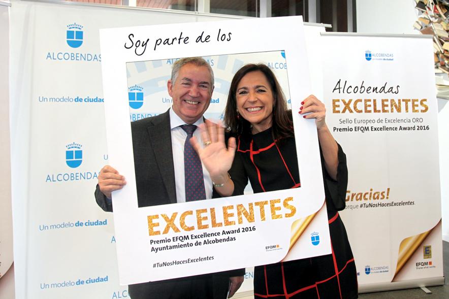 Jornada en torno a la Excelencia en la Gestión en Alcobendas (Photocall) -  Posado compartido.