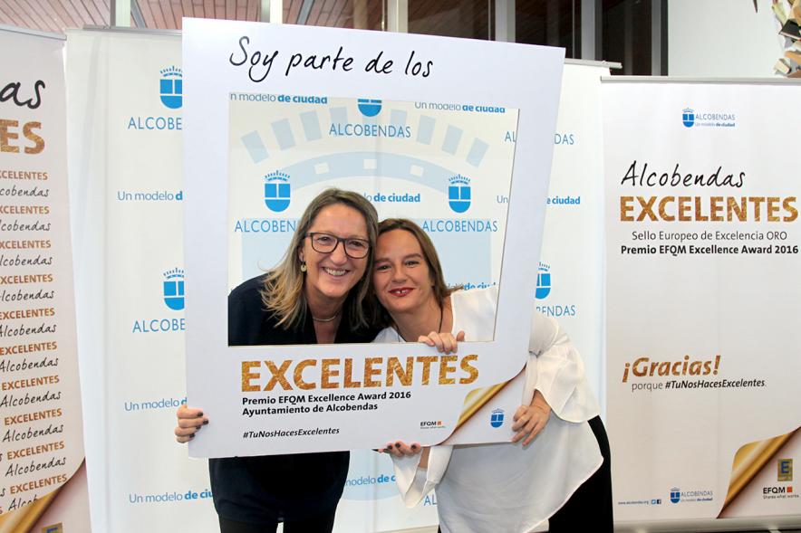 Jornada en torno a la Excelencia en la Gestión en Alcobendas (Photocall) -  Posado compartido. 