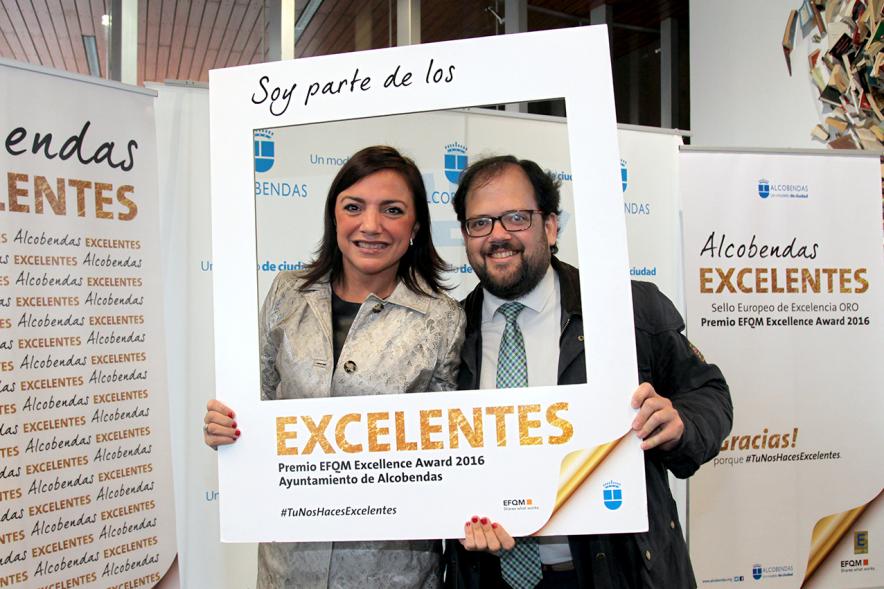 Jornada en torno a la Excelencia en la Gestión en Alcobendas (Photocall) -  Posado compartido.