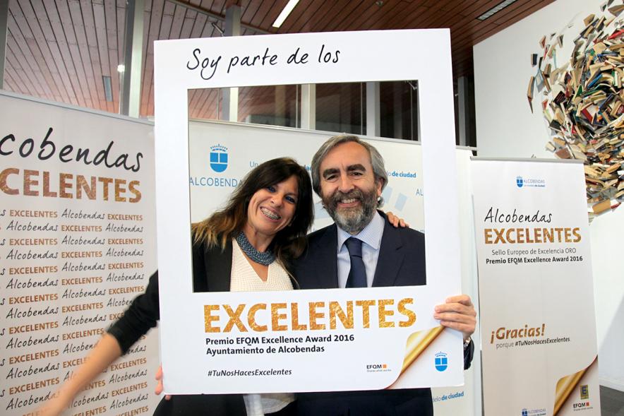 Jornada en torno a la Excelencia en la Gestión en Alcobendas (Photocall) - Posado compartido. 