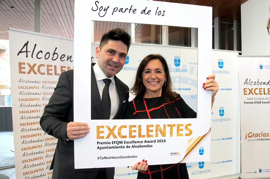 Jornada en torno a la Excelencia en la Gestión en Alcobendas (Photocall) -  Posado compartido. 
