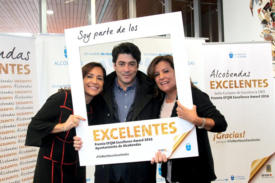 Jornada en torno a la Excelencia en la Gestión en Alcobendas (Photocall) -  Grupo posando.