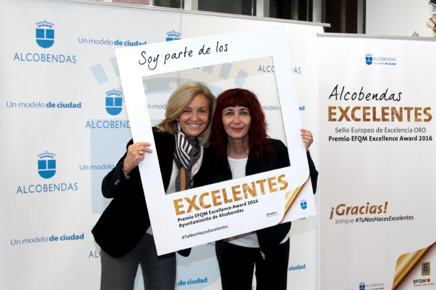 Jornada en torno a la Excelencia en la Gestión en Alcobendas (Photocall) - Posado compartido. - 