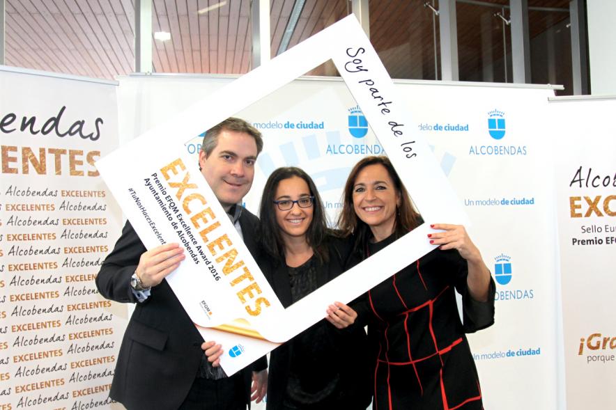 Jornada en torno a la Excelencia en la Gestión en Alcobendas (Photocall) -   Grupo posando.