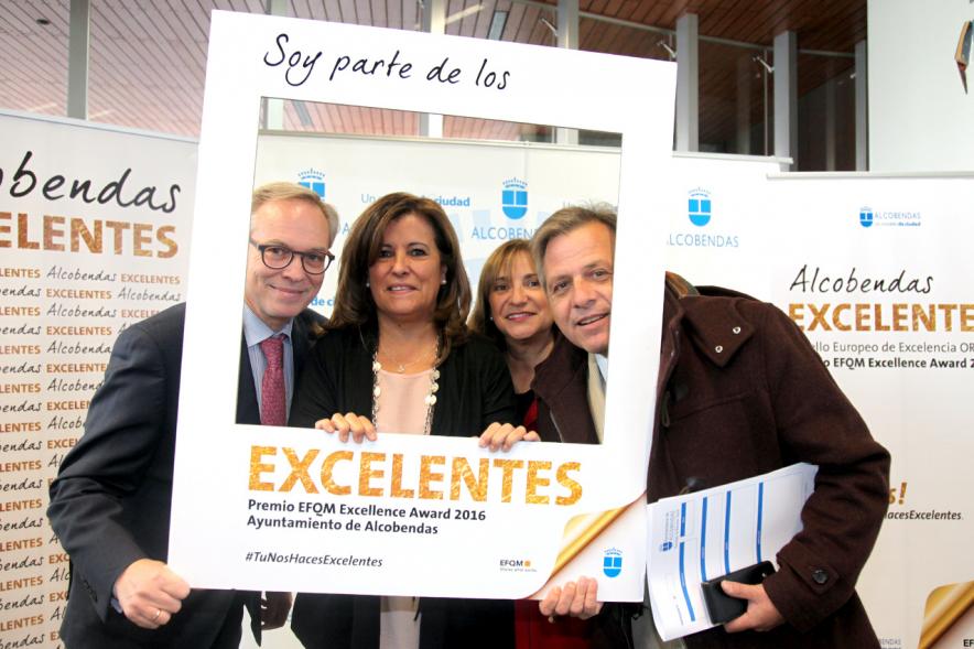 Jornada en torno a la Excelencia en la Gestión en Alcobendas (Photocall) - Grupo posando.