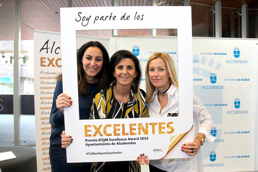 Jornada en torno a la Excelencia en la Gestión en Alcobendas (Photocall) -  Grupo posando.