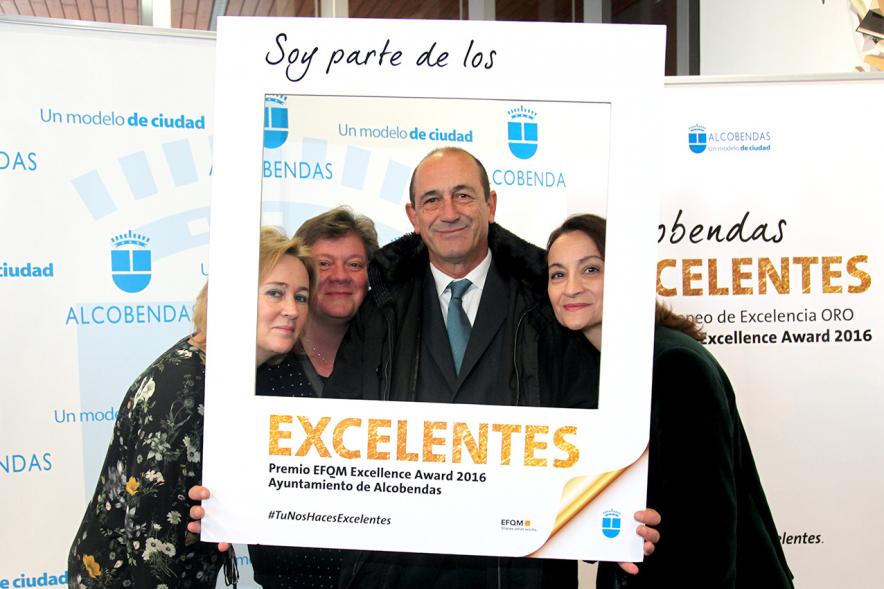 Jornada en torno a la Excelencia en la Gestión en Alcobendas (Photocall) -  Grupo posando.
