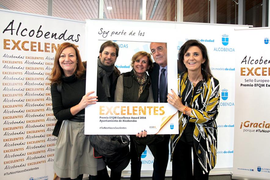Jornada en torno a la Excelencia en la Gestión en Alcobendas (Photocall) - Grupo posando.