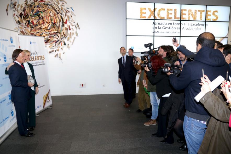 Jornada en torno a la Excelencia en la Gestión en Alcobendas (Photocall) - Personalidades con la prensa.