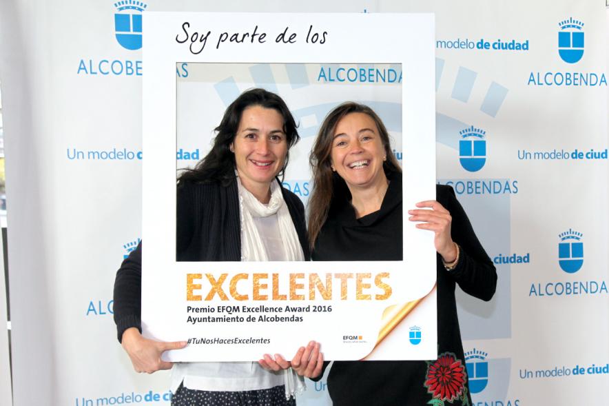 Jornada en torno a la Excelencia en la Gestión en Alcobendas (Photocall) - Dos participantes. 