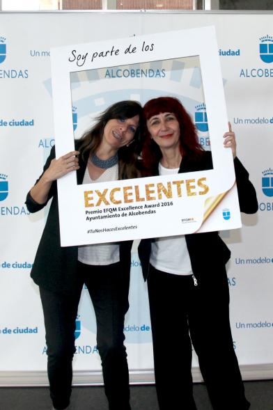 Jornada en torno a la Excelencia en la Gestión en Alcobendas (Photocall) -  Dos participantes en el photocall.