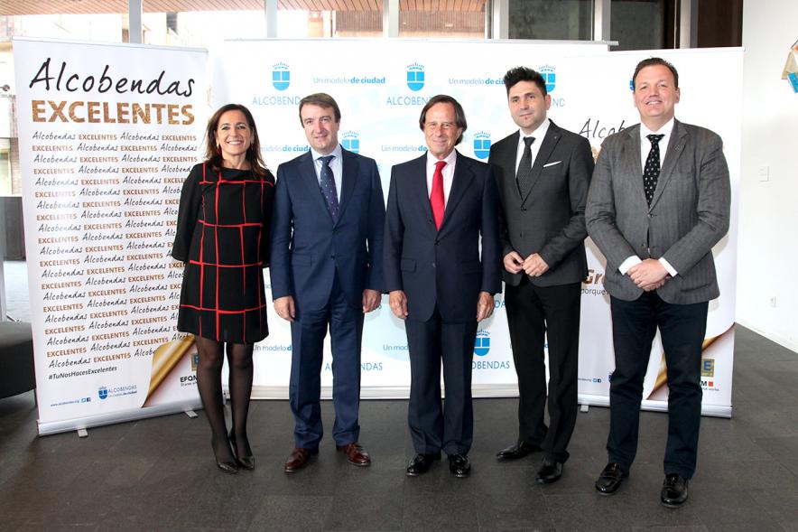 Jornada en torno a la Excelencia en la Gestión en Alcobendas (Photocall) -  El alcalde con los empresarios.  