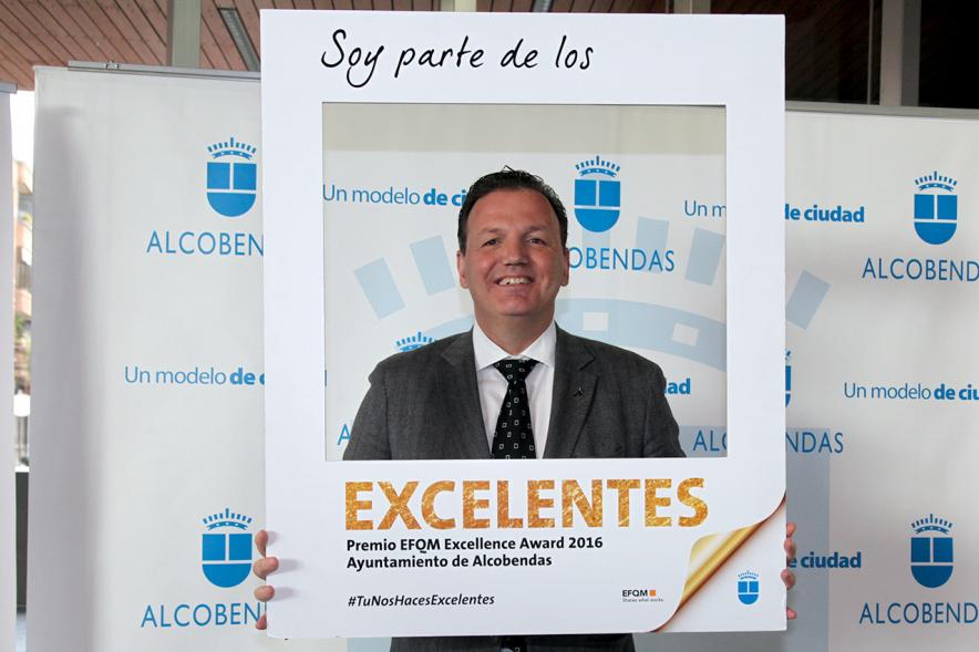 Jornada en torno a la Excelencia en la Gestión en Alcobendas (Photocall) -  Un retratado.