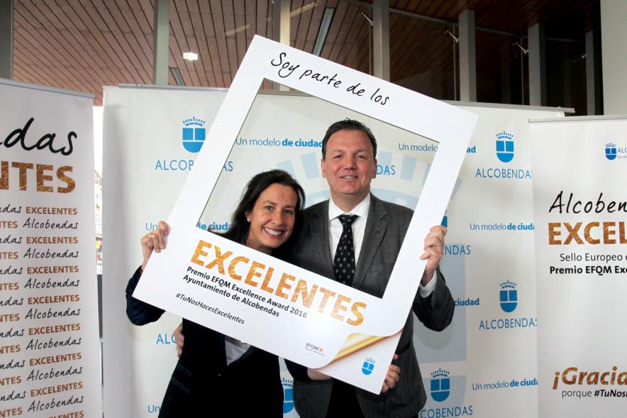 Jornada en torno a la Excelencia en la Gestión en Alcobendas (Photocall) - Dos fotografiados.