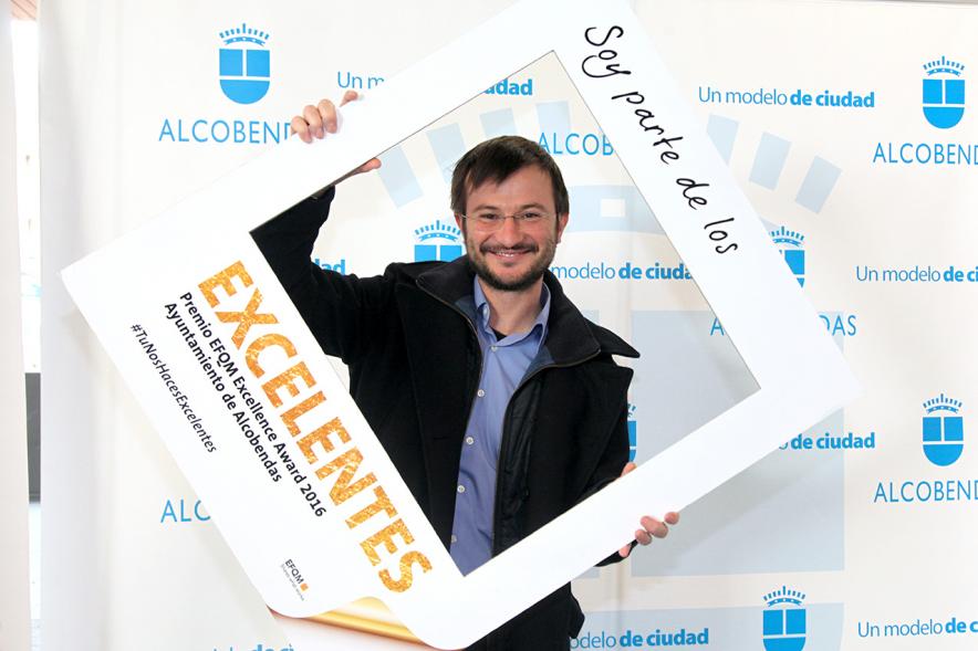 Jornada en torno a la Excelencia en la Gestión en Alcobendas (Photocall) - Un retratado.  