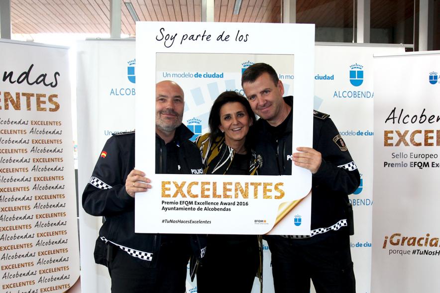 Jornada en torno a la Excelencia en la Gestión en Alcobendas (Photocall) - Tres posando.