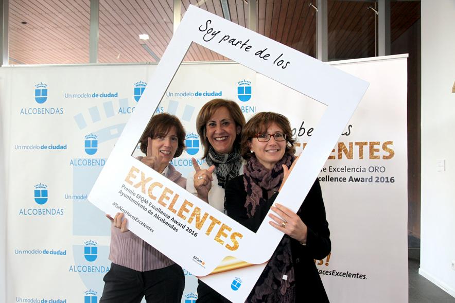 Jornada en torno a la Excelencia en la Gestión en Alcobendas (Photocall) - Tres posando.