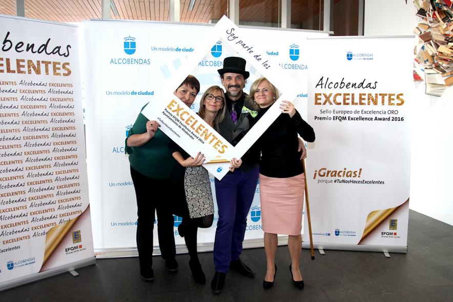 Jornada en torno a la Excelencia en la Gestión en Alcobendas (Photocall) - Tres posando.