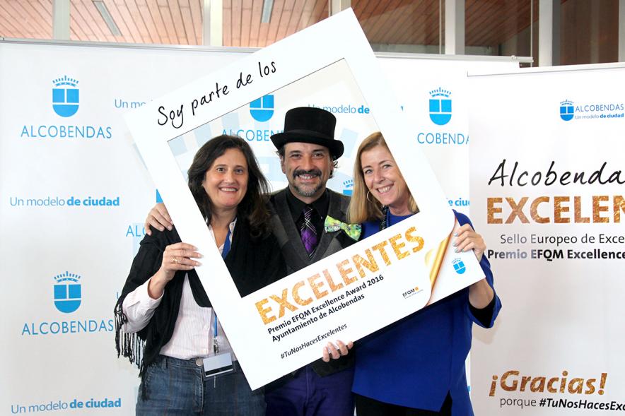 Jornada en torno a la Excelencia en la Gestión en Alcobendas (Photocall) - Tres posando.  