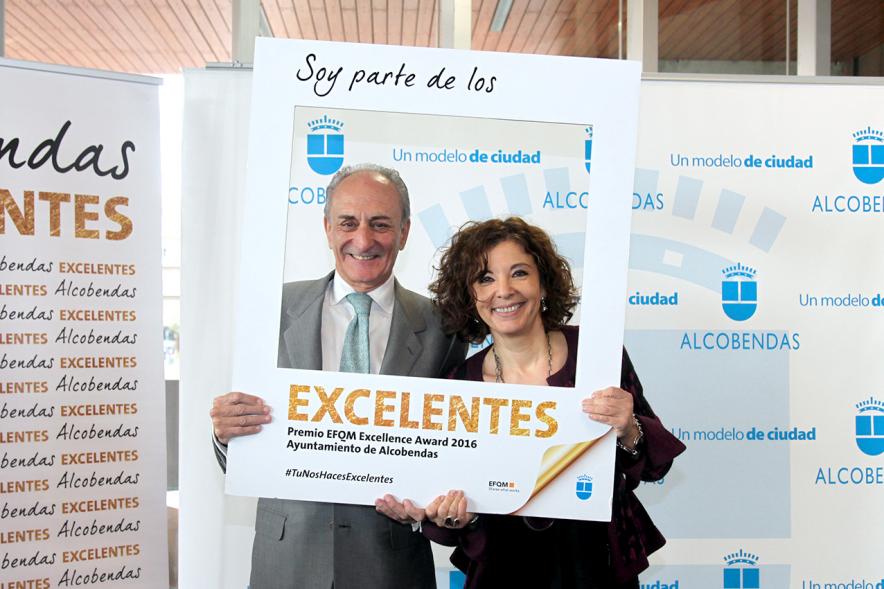 Jornada en torno a la Excelencia en la Gestión en Alcobendas (Photocall) -  Dos posados.