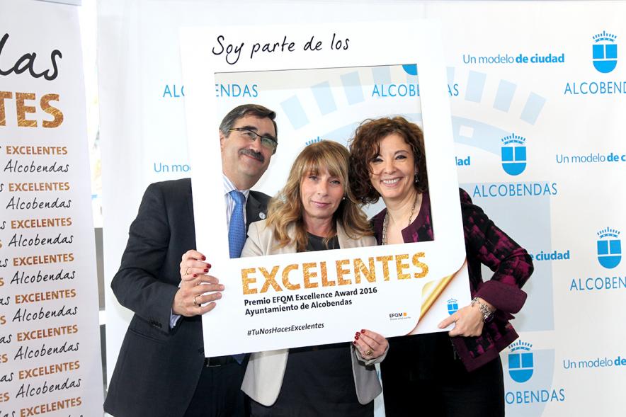 Jornada en torno a la Excelencia en la Gestión en Alcobendas (Photocall) -  Grupo posando. 