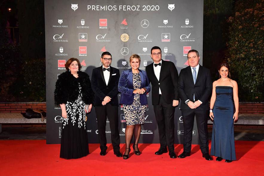 Miembros del consistorio con invitados a la gala