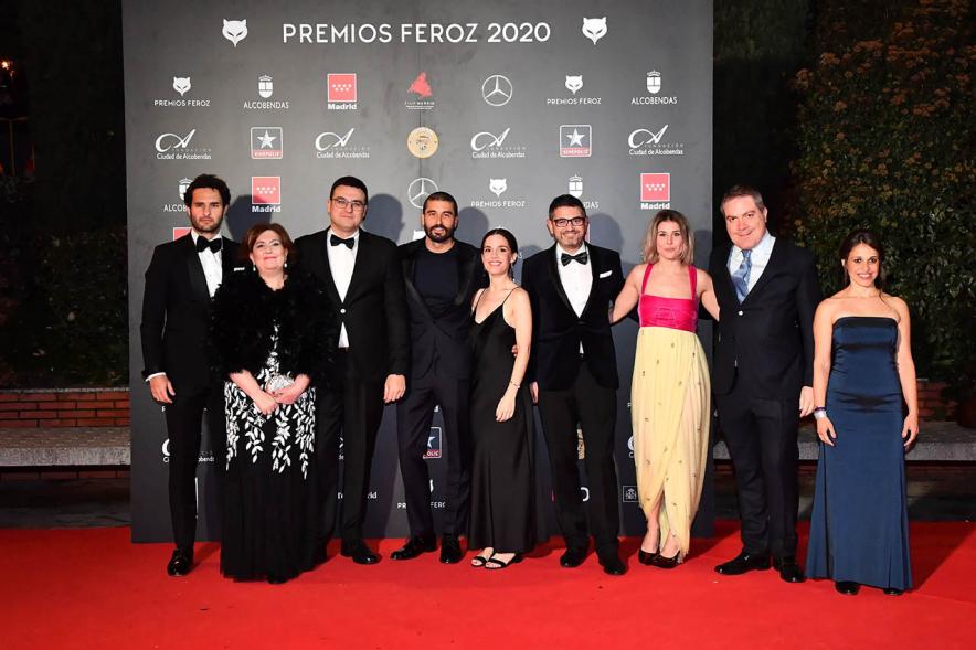 Miembros del consistorio con parte del reparto de "Litus"