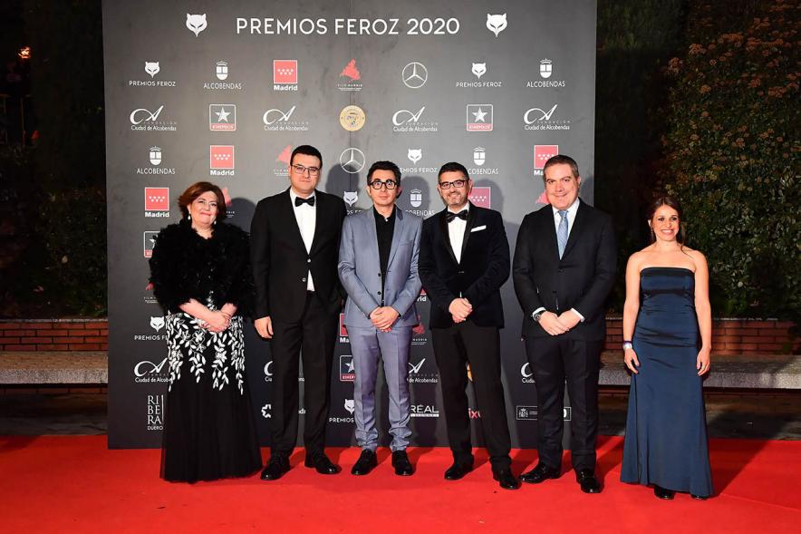 Miembros del consistorio posan con Berto Romero