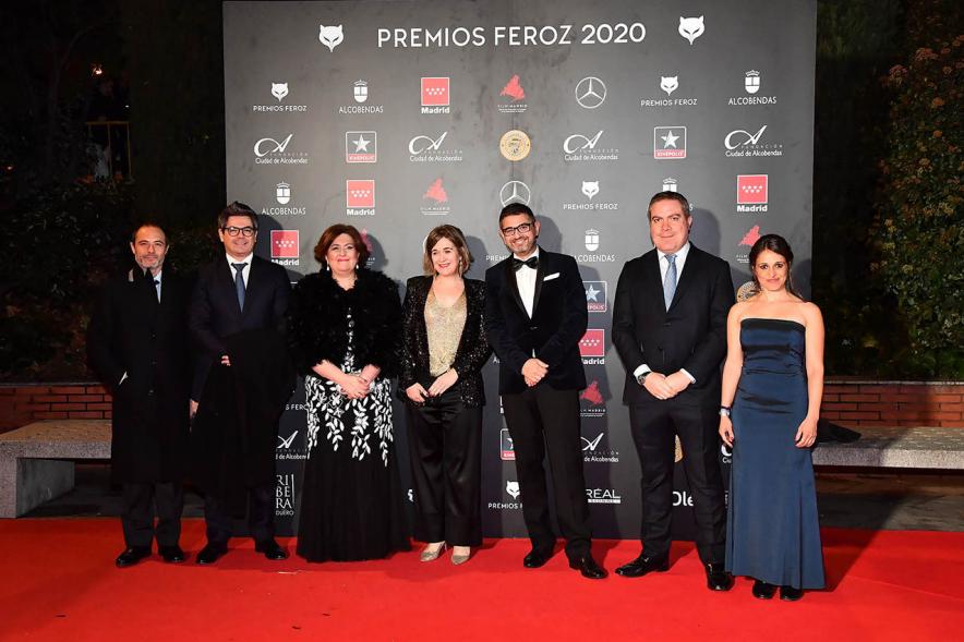 Miembros del consistorio con invitados a la gala