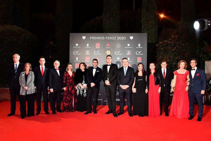 Miembros del consistorio con invitados a la gala