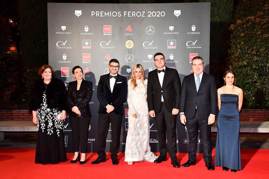 Miembros del consistorio con invitados a la gala