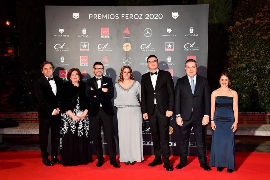 Miembros del consistorio con invitados a la gala
