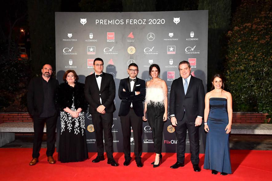 Miembros del consistorio con invitados a la gala