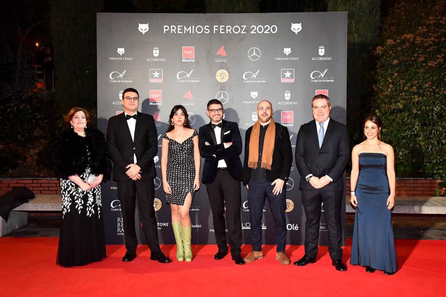 Miembros del consistorio con invitados a la gala