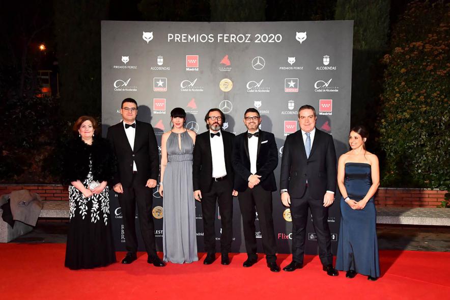 Miembros del consistorio con invitados a la gala