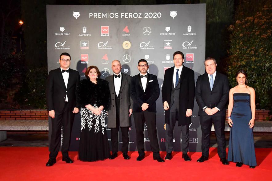 Miembros del consistorio con invitados a la gala