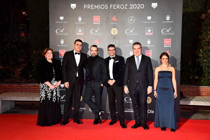 Miembros del consistorio con invitados a la gala