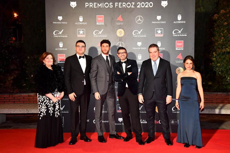 Miembros del consistorio con invitados a la gala