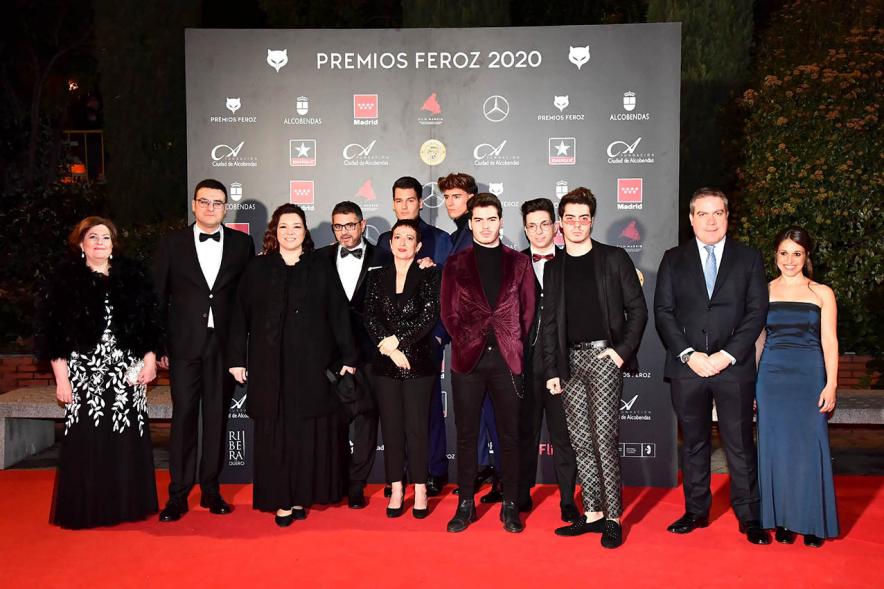 Miembros del consistorio con invitados a la gala