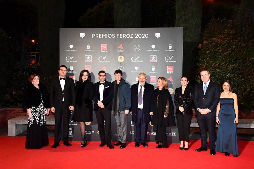 Miembros del consistorio con invitados a la gala