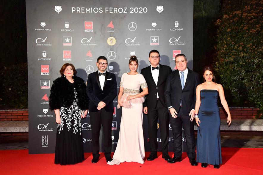 Miembros del consistorio con invitados a la gala