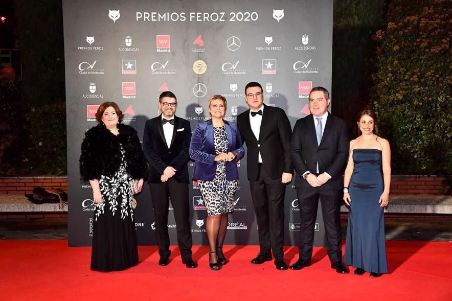 Miembros del consistorio con Esther García de "Dolor y Gloria"