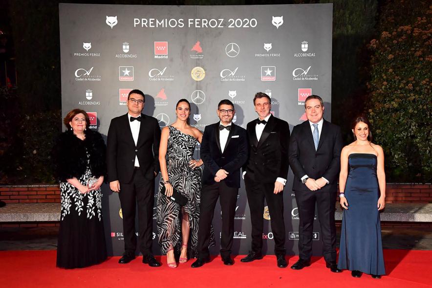 Miembros del consistorio con invitados a la gala