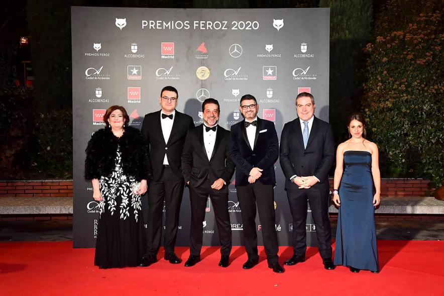 Miembros del consistorio con invitados a la gala