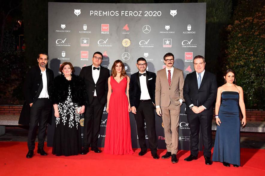 Miembros del consistorio con parte del equipo de "Mira lo que has hecho"